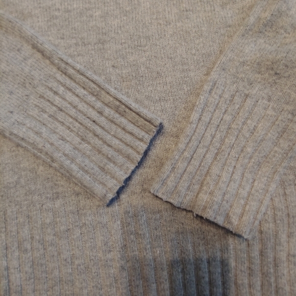 Perfect Fit V-Neck Sweater - Picture 4 of 6
